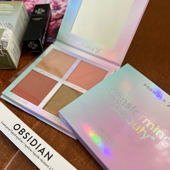 Makeup Bundle - Picture 2 of 5